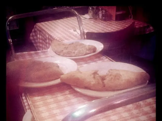 France's Unofficial Guidelines for Dividing Costs in Restaurants